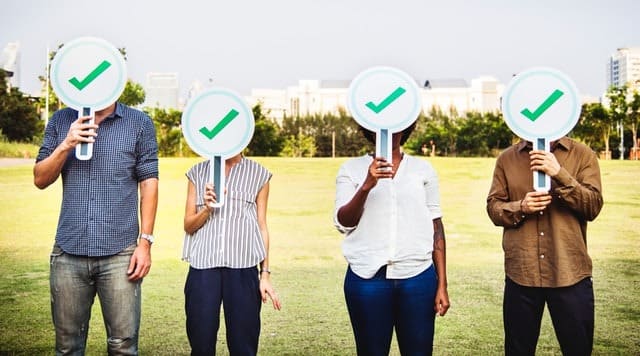 perbedaan ideologi terbuka dan tertutup