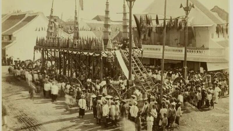 sejarah panjat pinang