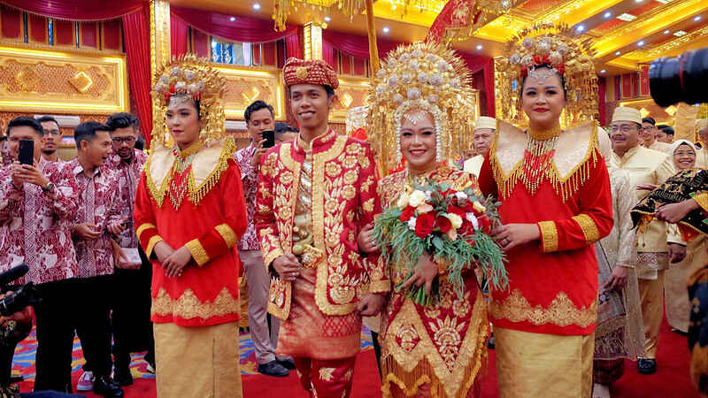 pakaian adat sumatera barat