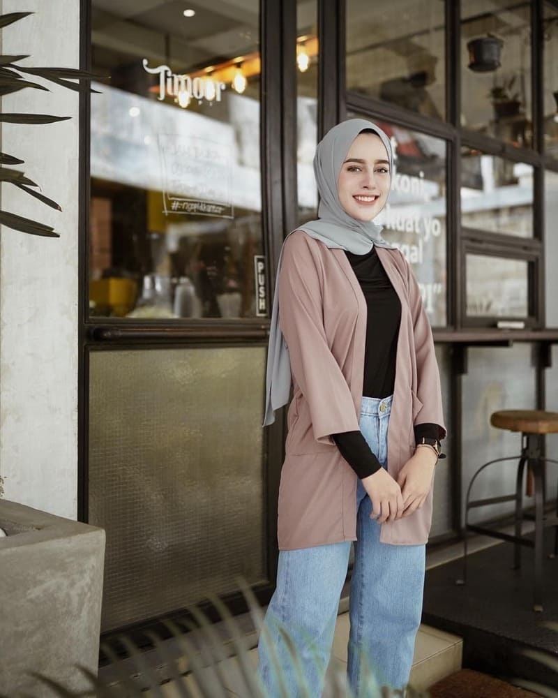 kardigan dan celana jeans