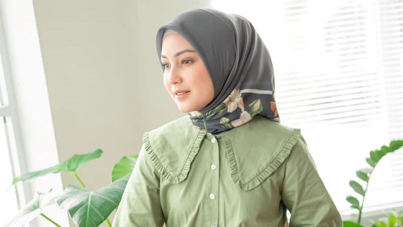 warna jilbab yang cocok untuk baju hijau