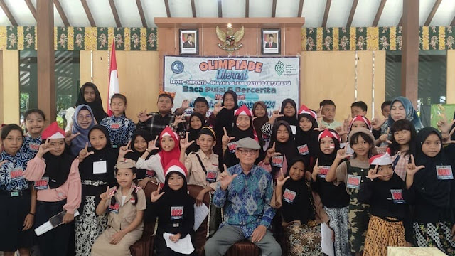 D. Zawawi Imron di Olimpiadi Literasi KOPIWANGI