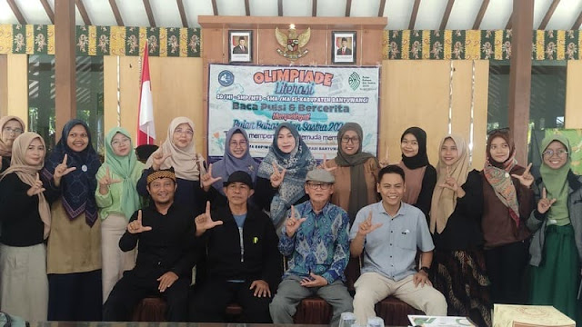 D. Zawawi Imron di Olimpiadi Literasi KOPIWANGI