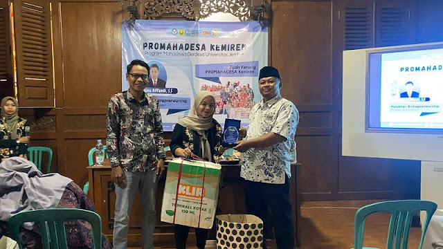 Maulana Affandi dan Kepala Desa Kemiren