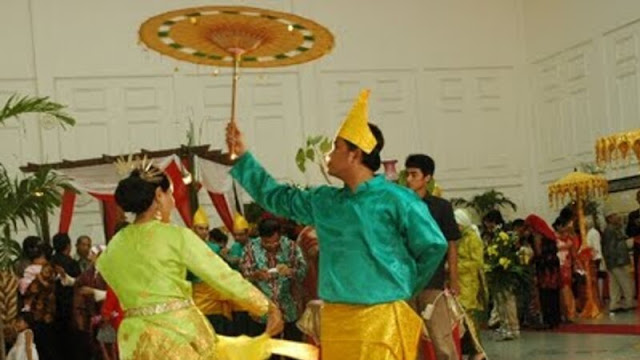 tari payung