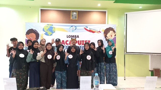Lomba Puisi SMP Negeri 1 Glenmore