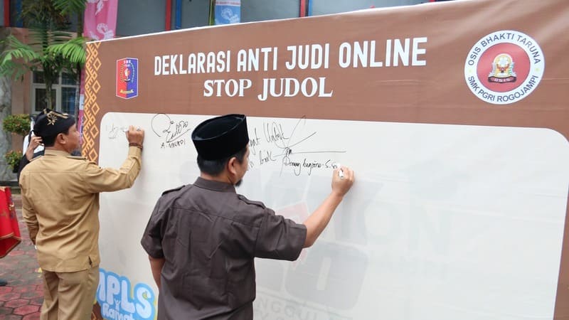 Deklarasi Anti Judi Online SMK PGRI Rogojampi