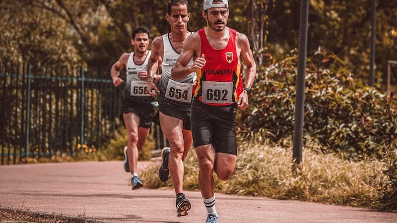 Tugas Utama Tokoh Aku dalam Lomba Maraton