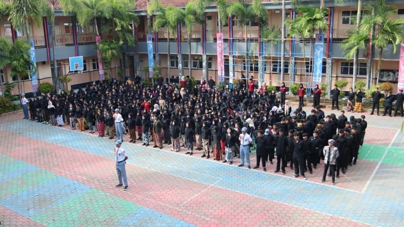 Upacara HUT RI ke-80 di SMK PGRI Rogojampi