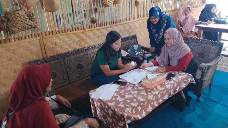 Pelatihan Editing Video Tiktok dan Seni Henna