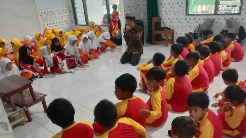 Sosialisasi anti bullying Koppiwangi di SDN 1 Kemiren