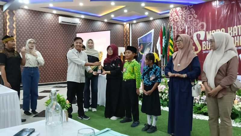 Lomba Baca Puisi SMK Models Siliragung