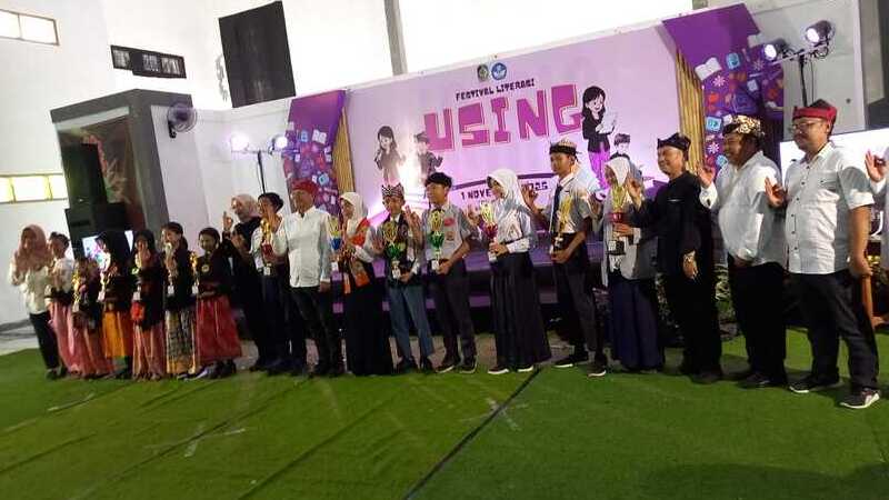 Juara Festival Literasi Using