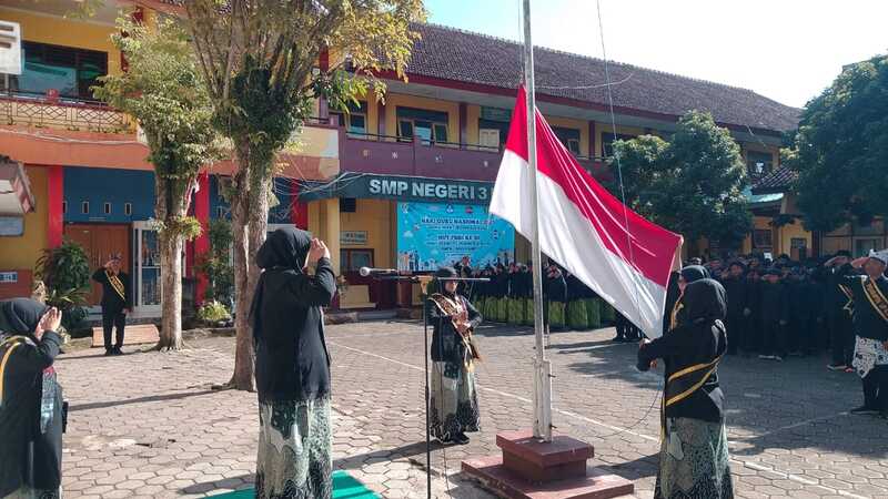 Peringatan Hari Guru Nasional SMPN 3 Rogojampi