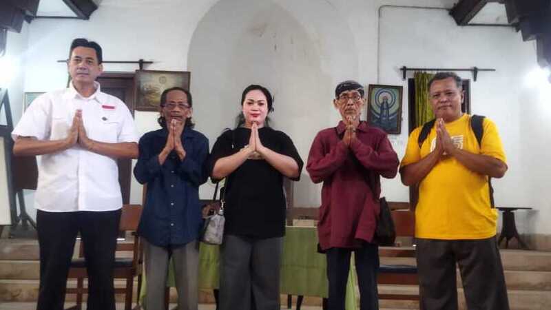 Romo Tjahja Kunjungi Sanggar Perwathin Surabaya