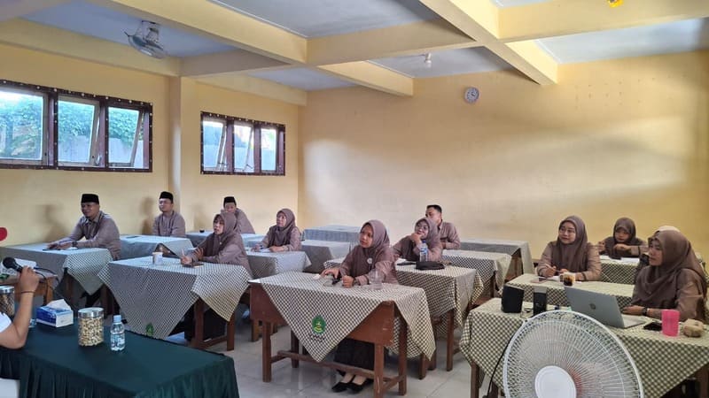 Seminar Motivasi MTS Maulana Ishaq Banyuwangi