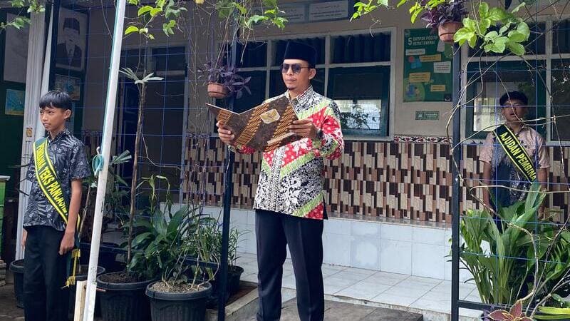 Teater Puisi MTs Maulana Ishaq