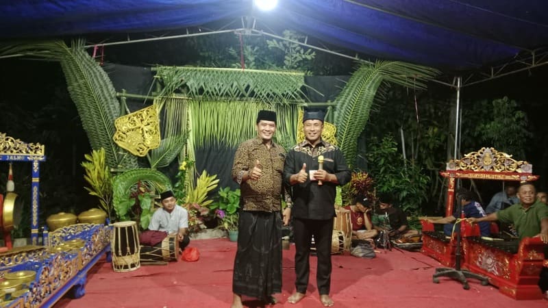 tasyakuran Padepokan Suryo Mustiko dan seni topeng Laras Mustoko Jalmo di Songgon