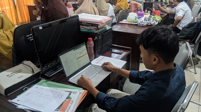 Mahasiswa PKL Unmuh Jember Dukung Persiapan Penyusunan LKPD Kabupaten Situbondo