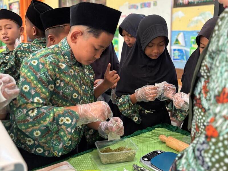 mahasiswa um di sd 1 jarangan